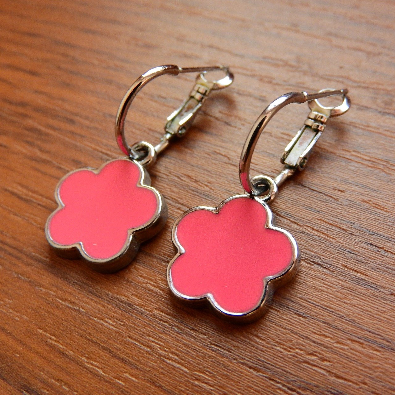 earring-2900744_1280 Stylish Earrings - Image 3